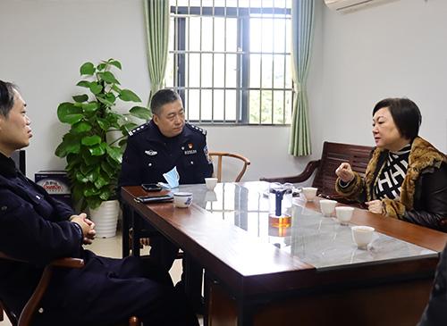 加强党建共建，亲昵警企关系